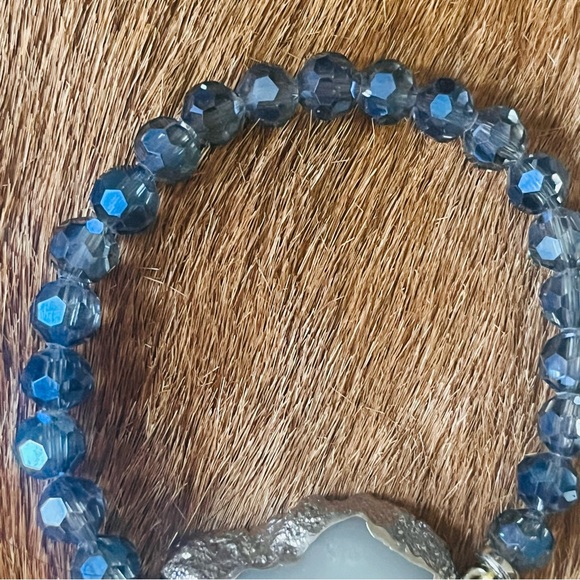 ๐ blue agate crystal elasticize bracelet with shimmering beads - Picture 7 of 12